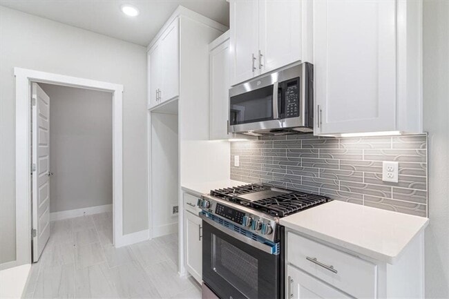 Building Photo - 6911 Orange Ave