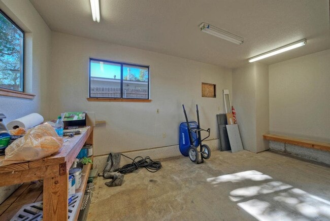 Building Photo - 15501 Rock Creek