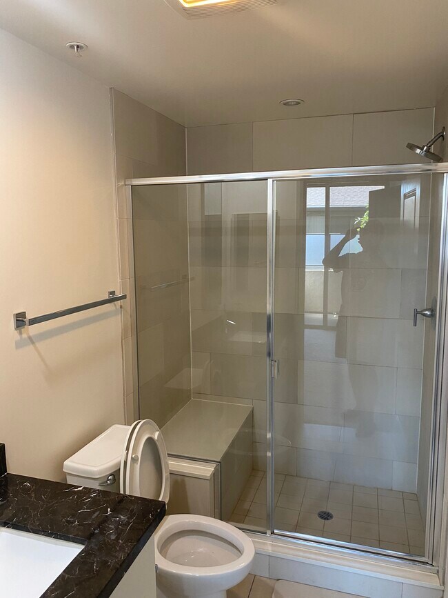 Building Photo - 1008 N Monterey St