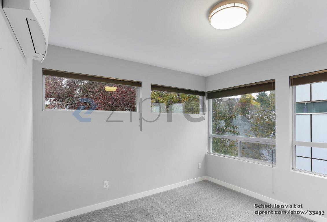 Building Photo - 2614 S Dearborn St