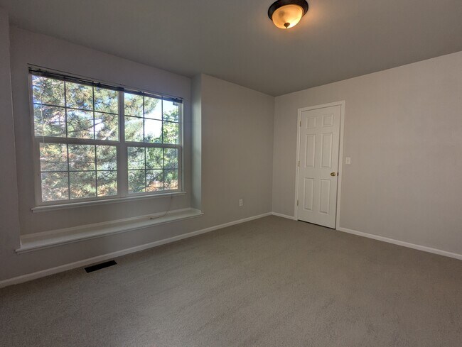 Building Photo - 4515 Starflower Dr