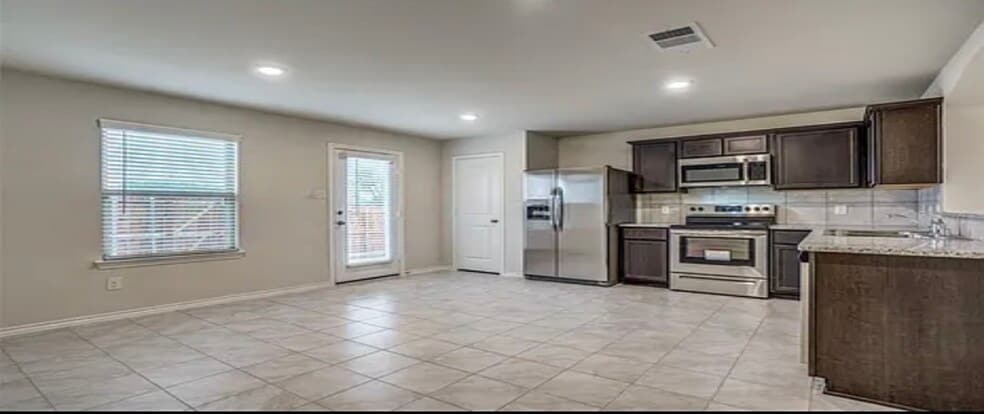Building Photo - 2426 Lupton