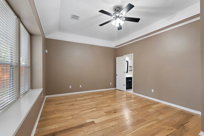 Building Photo - The Perfect Woodlands Retreat: Steps from ...