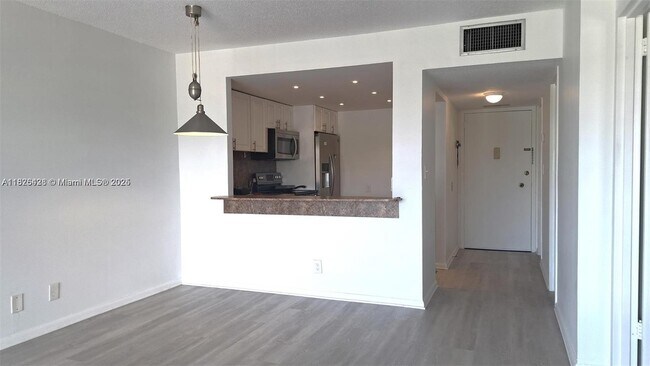Building Photo - 2200 E Hallandale Beach Blvd