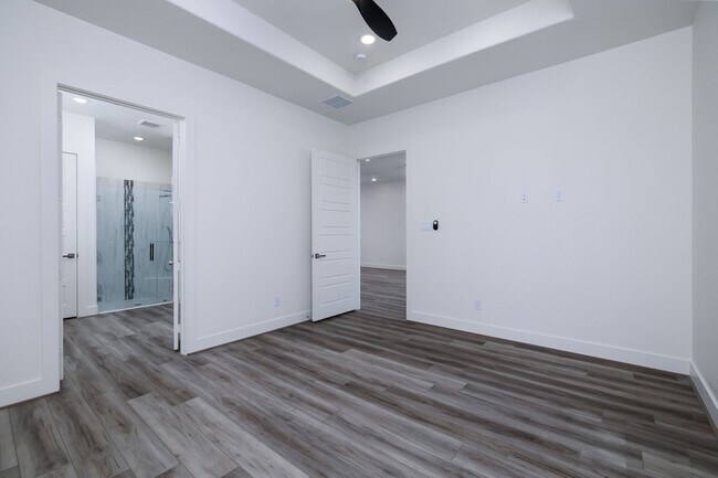 Building Photo - 68 Fairway Dr