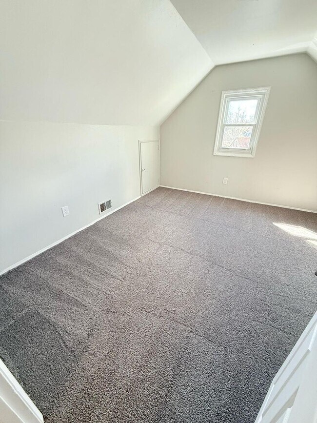 Building Photo - Great 4BR, 1 1/2BA Single Family Home in Penn Hills