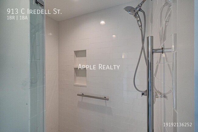 Building Photo - 913 Iredell St