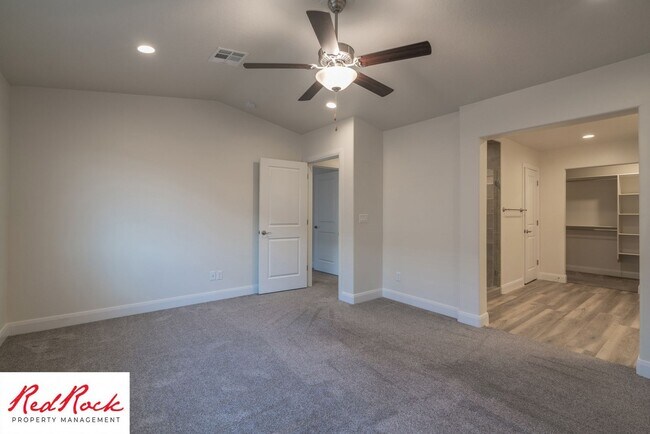 Building Photo - Modern Townhome in Desirable Hurricane Hei...