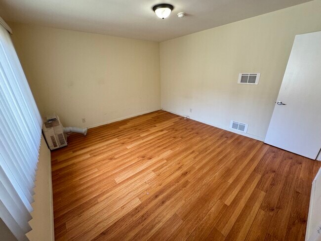 Building Photo - 521 S Manhattan Pl