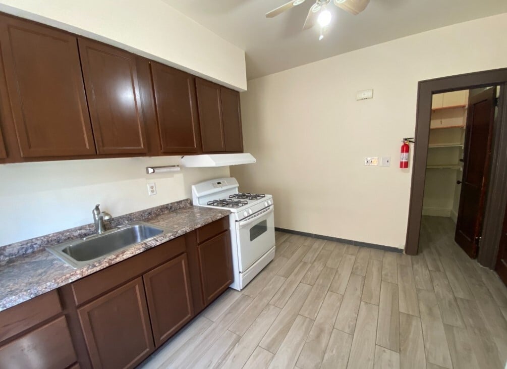 Building Photo - 1353 Alina St