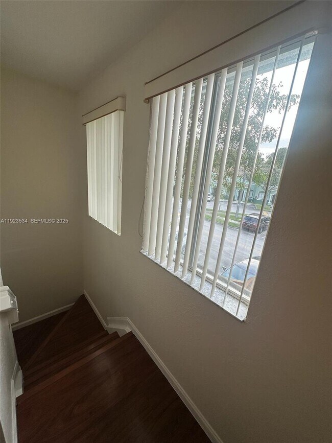 Building Photo - 2505 SE 14th Ave