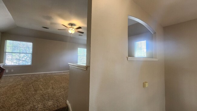 Building Photo - Located In the heart of Stone Oak