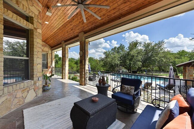 Building Photo - 122 Silverstone Dr