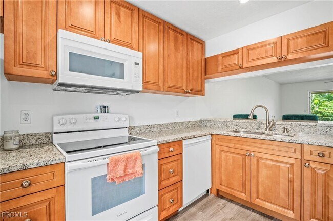 Building Photo - 6156 Lakefront Dr