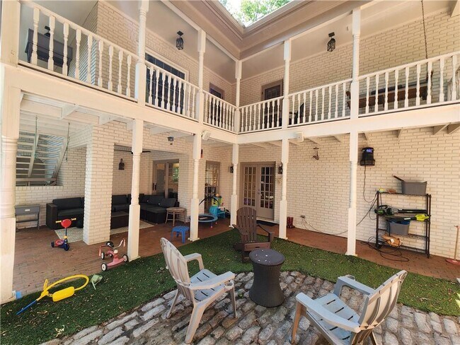 Building Photo - 943 Barton Woods Rd NE