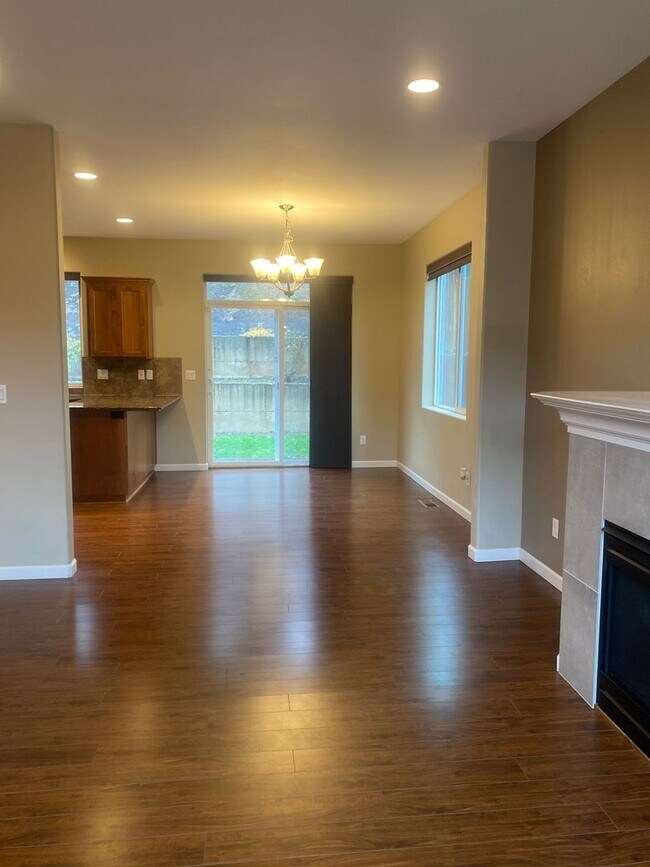 Building Photo - CLEAN AND QUIET 3bd/2ba West Salem Home - ...