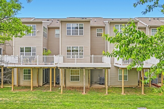 Building Photo - Spacious & Stylish 3BR/2.5BA TH in Frankli...