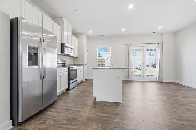 Building Photo - 266 Foxglove Dr