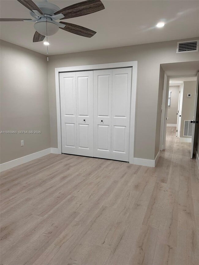 Building Photo - 708 Victoria Dr