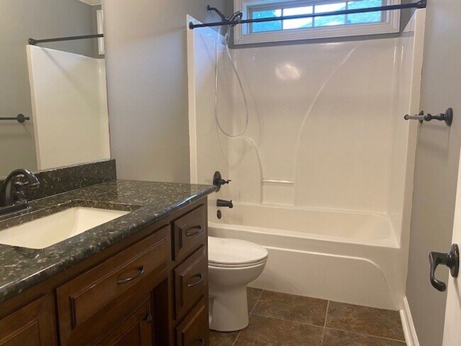 Building Photo - Elegant 4BD/2BA Home in the Charming Laurel Brooke Neighborhood, Valdosta, GA!