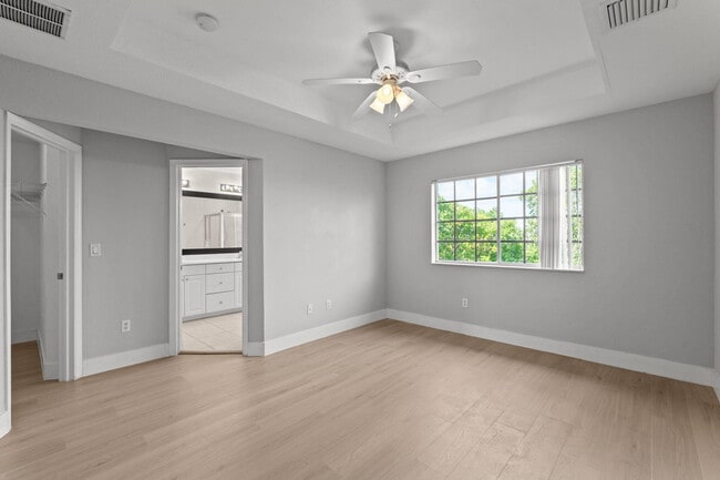 Building Photo - 1411 Lucaya Dr