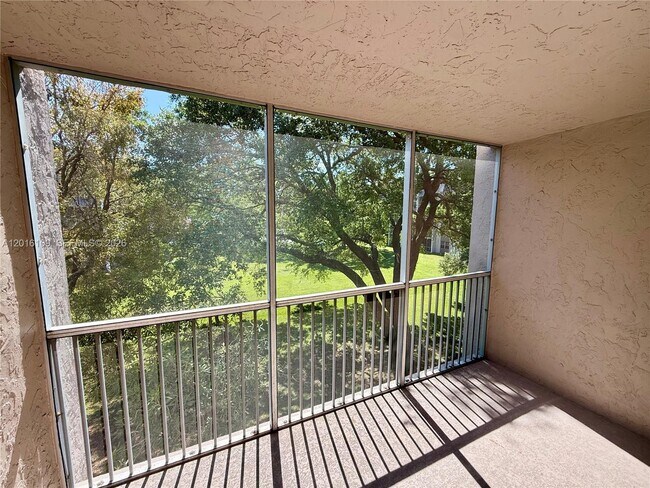 Building Photo - 1075 Riverside Dr