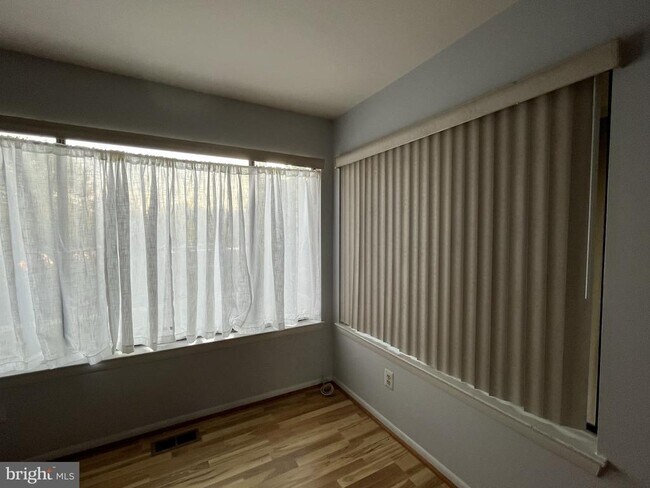 Building Photo - 18451 Stone Hollow Dr