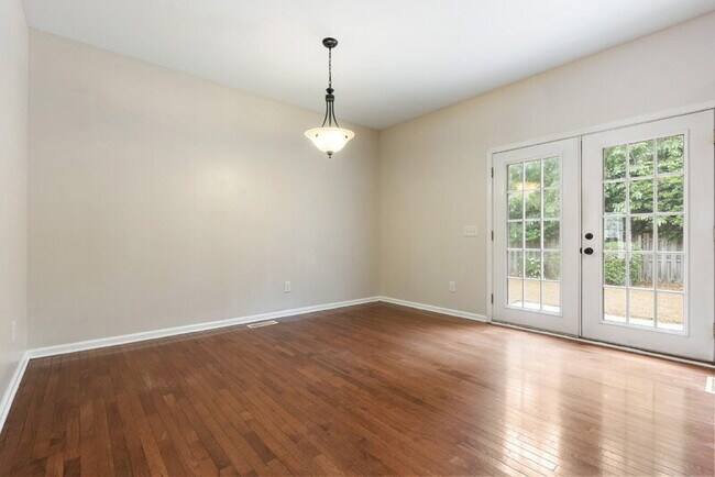 Building Photo - 1350 Monticello Dr