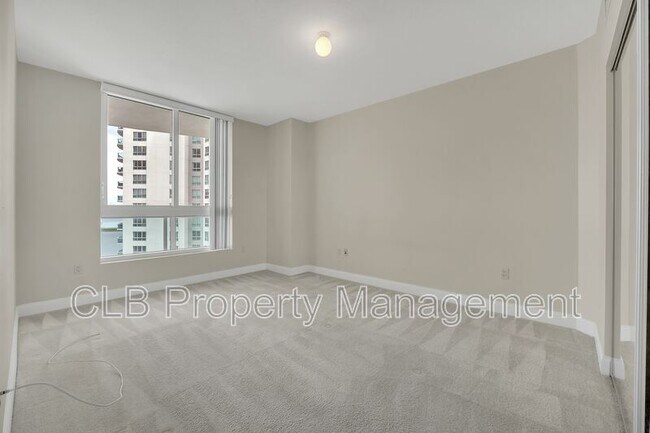 Building Photo - 241 Riverside Dr