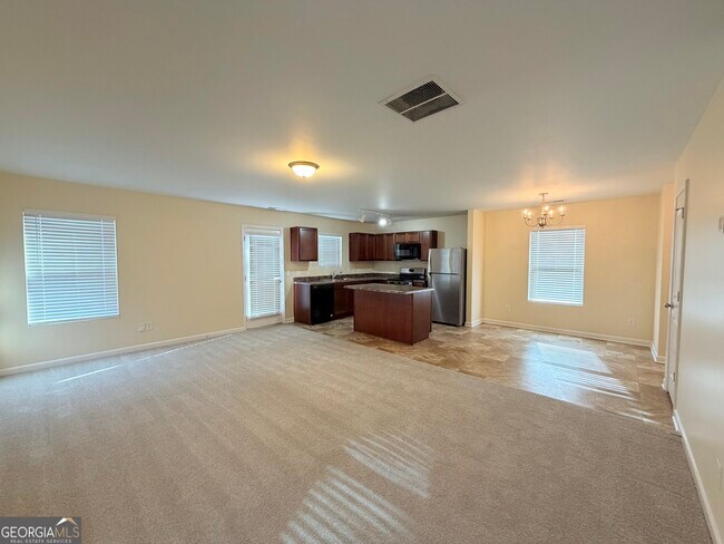 Building Photo - 18 Everett Cir SE