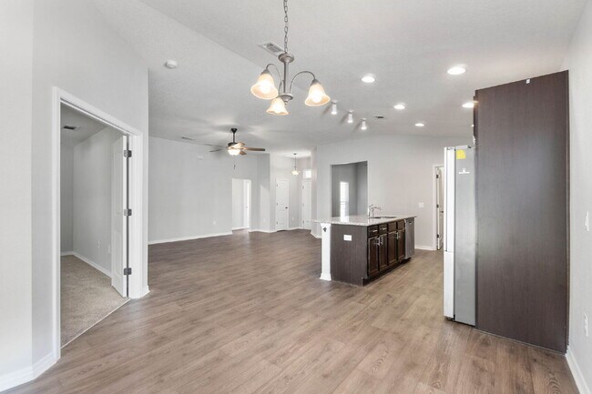 Building Photo - 2432 Frontera St