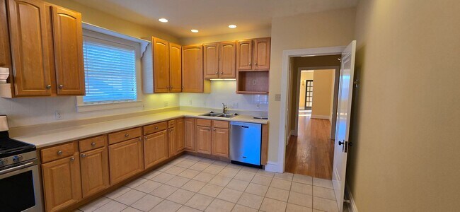 Building Photo - 4969 Pernod Ave