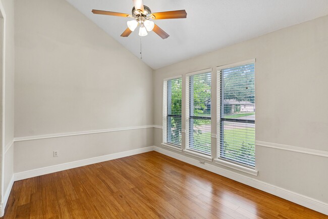 Building Photo - 815 Millpond Dr