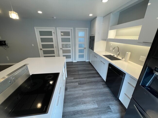 Building Photo - 6153 Kalaniana?ole Hwy