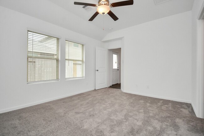 Building Photo - 15819 Kinlough Dr