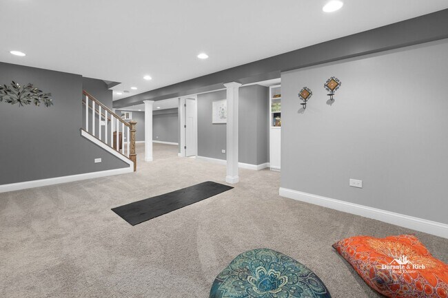 Building Photo - Stunning 4 Bedroom, 3.5 Bath Executive Rental
