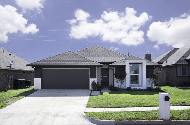 Building Photo - Stylish, Modern, Nearly New | 4-Bed | 2-Bath | Deer Creek Schools