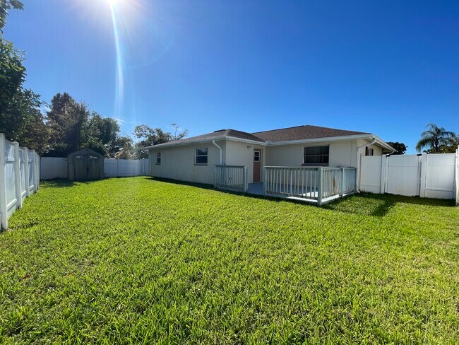 Building Photo - 1943 Sky Dr