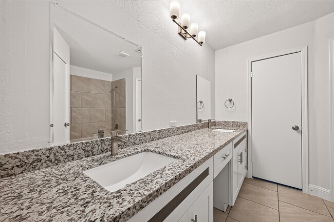 Building Photo - 509 Southern Oaks Dr