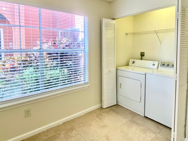 Building Photo - 1055 Crystal Way