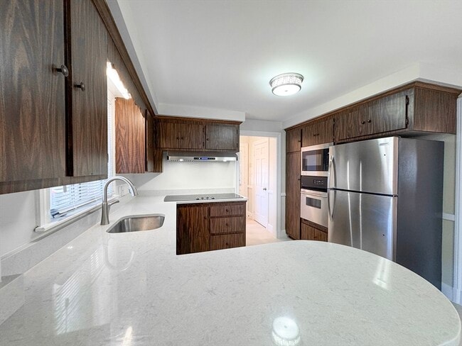 Building Photo - 40 Walter St