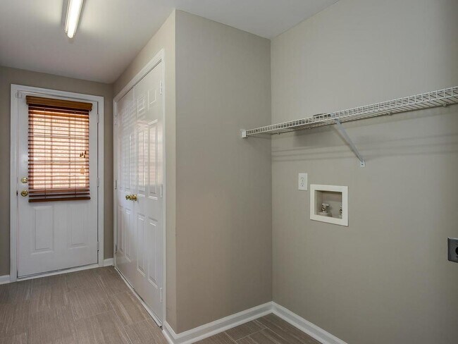 Building Photo - Ballantyne 3 Bedroom Townhome-Perfect Loca...