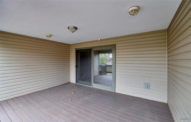 Building Photo - 157 S Kings Rd