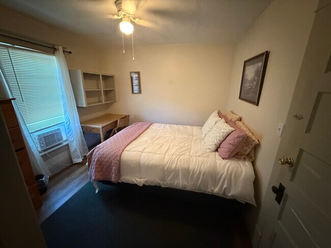 Building Photo - 33 Maple Ave