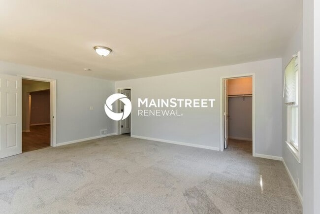 Building Photo - 4 Bedroom Pet-Friendly Home in Mableton, GA with Main Street Renewal