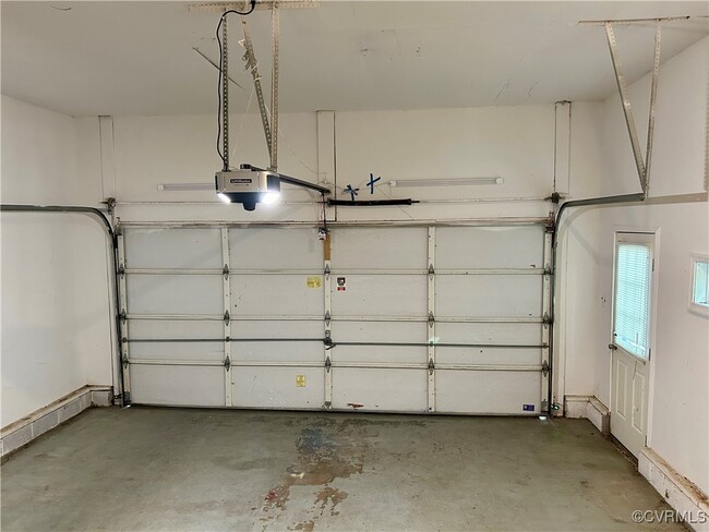 Building Photo - 1520 Crawford Wood Dr