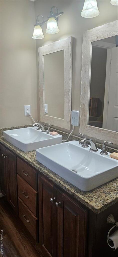 Building Photo - 305 Peachtree Ln