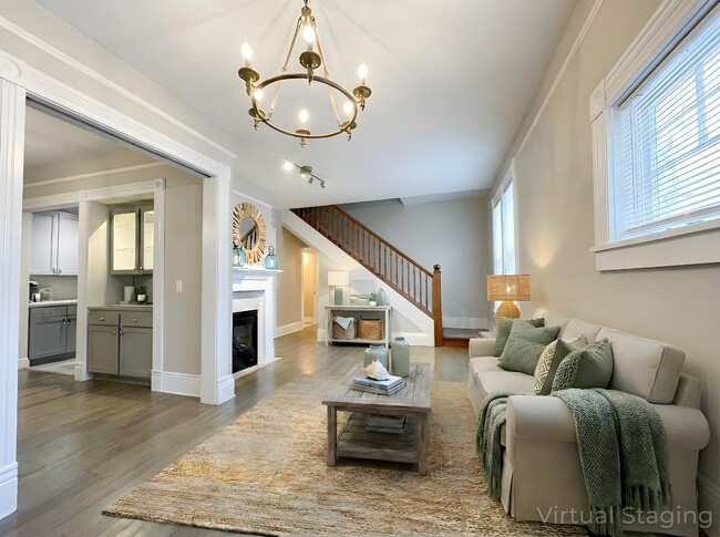 Building Photo - 405 Spruce St E