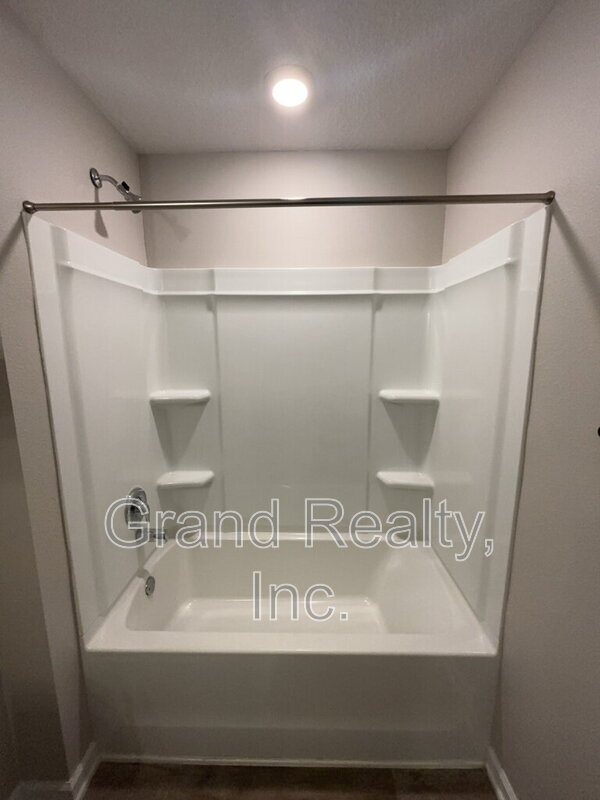 Building Photo - 5583 Guinevere Ln
