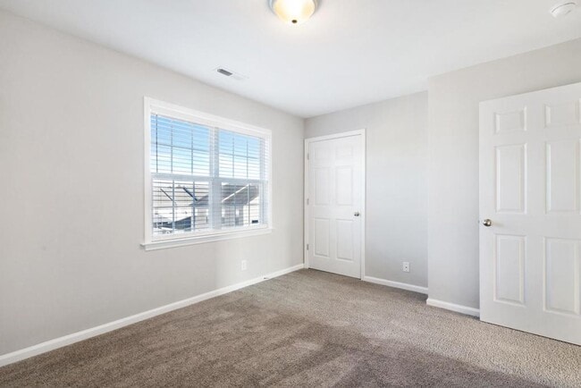 Building Photo - Great Townhome! City Limits! Carolina Forest!